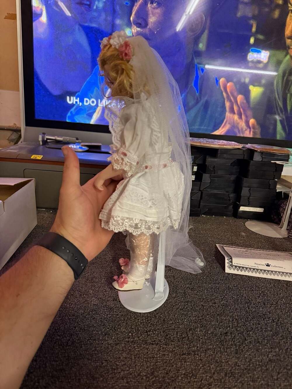 Royalton Collection Playing Bride Porcelain Doll by Maud Humphrey Bogart - Picture 4 of 5